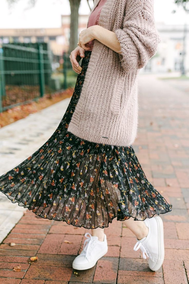 How To Style An Oversized Sweater And Midi Skirt | Poor Little It Girl | Stylish dress designs, Outfit inspiration fall, Summer dress outfits